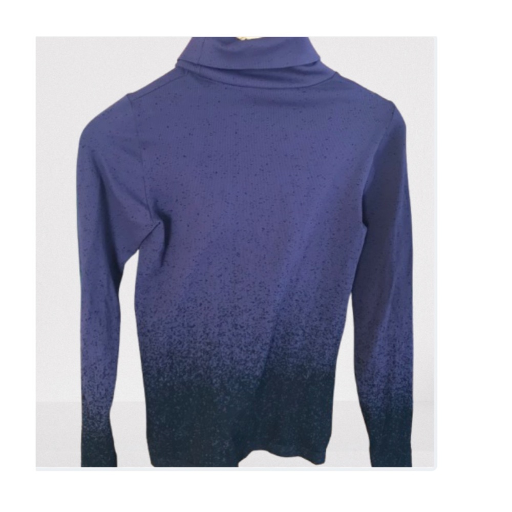 ATHLETA top turtleneck sz smaller fit  ribbed pattern  hidden thumbhole